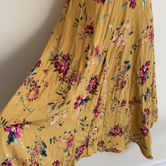 Dynamite Floral Dress - Picture 7 of 11